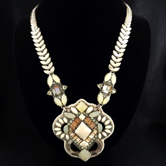 Stella & Dot Jewelry - Stella + Dot statement pendant necklace neutral colors